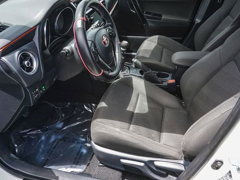 Used 2018 Toyota Corolla iM w/ Carpet Mat Package (TMS) FWD image 17