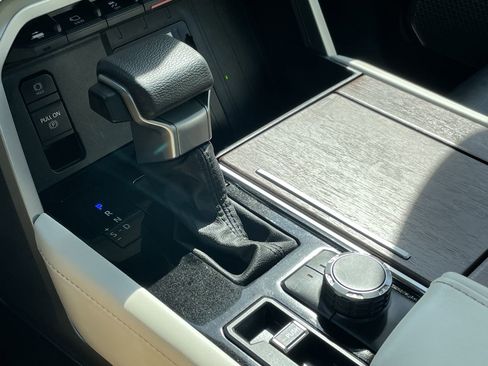 Used 2024 Toyota Tundra Capstone AWD/4WD image 35