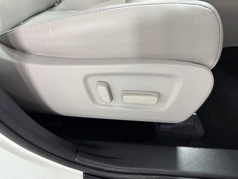Used 2018 Toyota Highlander Limited AWD/4WD image 29