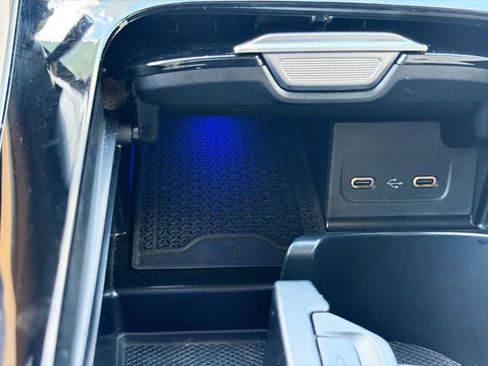 Used 2025 Mercedes-Benz C 300 4MATIC Sedan image 31