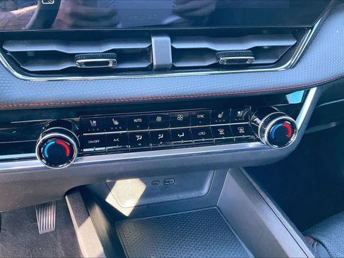 Used 2025 Chevrolet Equinox RS w/ Safety and Technology Package image 32