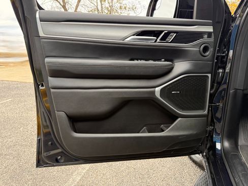 Used 2025 Jeep Wagoneer Series II image 16