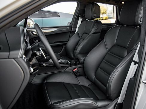 New 2026 Porsche Macan GTS image 5