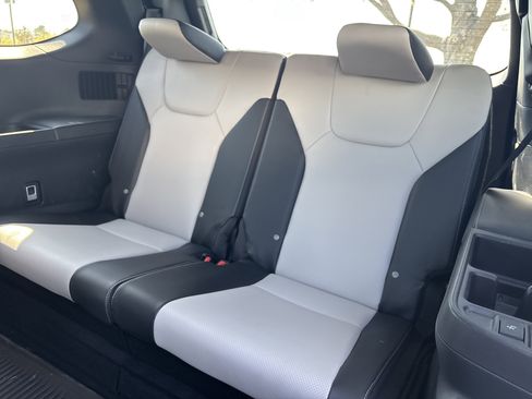 Certified 2025 Lexus TX 500h AWD image 30