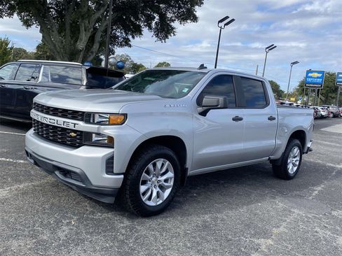 Used 2020 Chevrolet Silverado 1500 Custom w/ Custom Value Package image 3