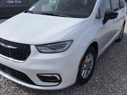 Used 2024 Chrysler Pacifica Touring-L