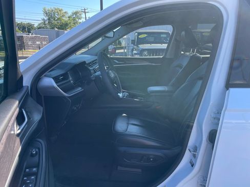 Used 2023 Jeep Grand Cherokee L Limited w/ Black Appearance Package AWD/4WD image 50