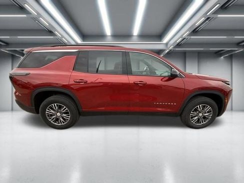 Used 2025 Chevrolet Traverse LT AWD/4WD image 1