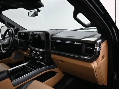 Used 2024 Ford F250 Lariat w/ Chrome Package image 9