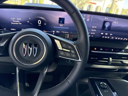 Used 2025 Buick Enclave Preferred image 31