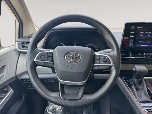 Used 2021 Toyota Sienna LE FWD image 12