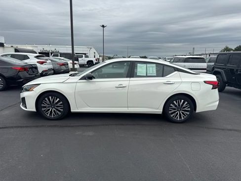Used 2025 Nissan Altima 2.5 SV FWD image 6