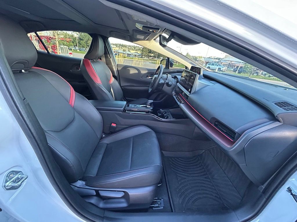 Used 2024 Toyota Prius Prime FWD image 33