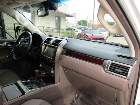 Used 2019 Lexus GX 460 Premium image 12