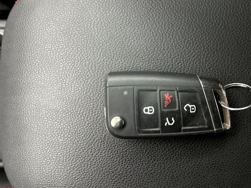 Used 2019 Volkswagen GTI SE image 11