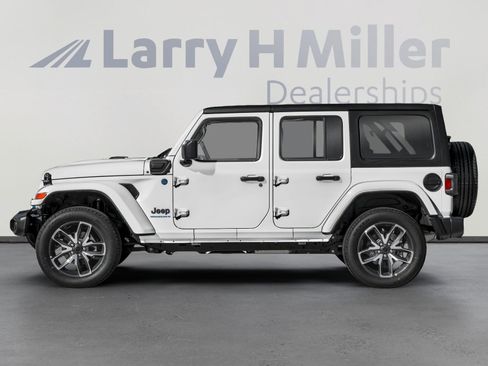 Used 2024 Jeep Wrangler Unlimited AWD/4WD image 3