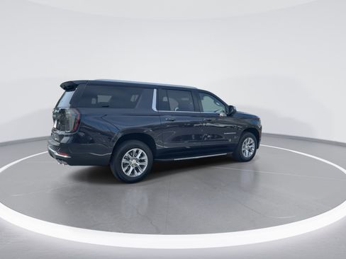 Used 2025 Chevrolet Suburban Premier RWD image 9