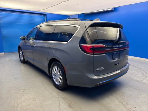 Used 2022 Chrysler Pacifica Touring-L FWD image 5