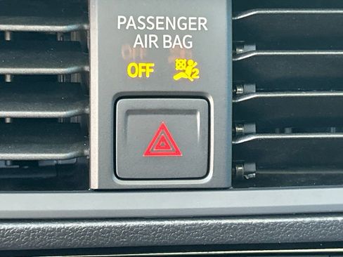 Certified 2024 Volkswagen Jetta SE w/ Panoramic Sunroof Package image 34