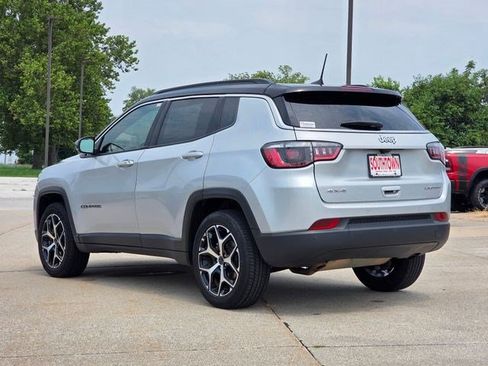 Used 2025 Jeep Compass Limited AWD/4WD image 6