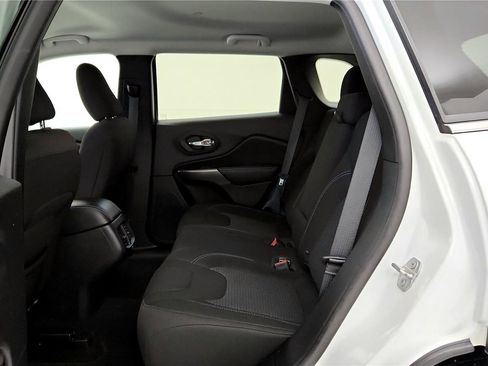 Used 2019 Jeep Cherokee Latitude w/ Popular Appearance Group image 21