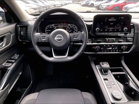 Used 2022 Nissan Pathfinder SV AWD/4WD image 6