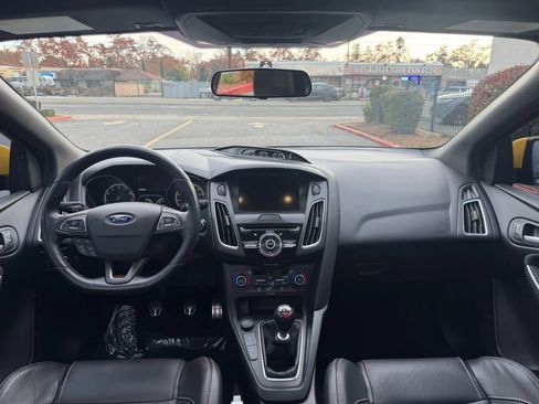 Used 2018 Ford Focus ST w/ Equipment Group 402A FWD image 19