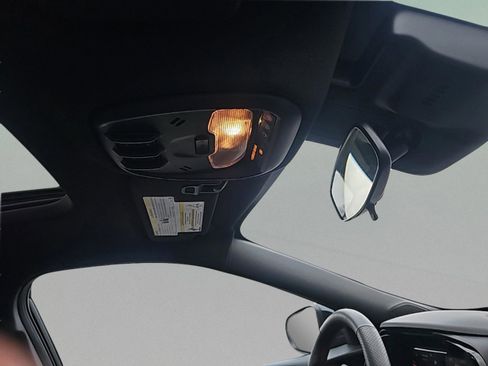 Used 2025 Chevrolet Trax RS w/ Sunroof Package image 27