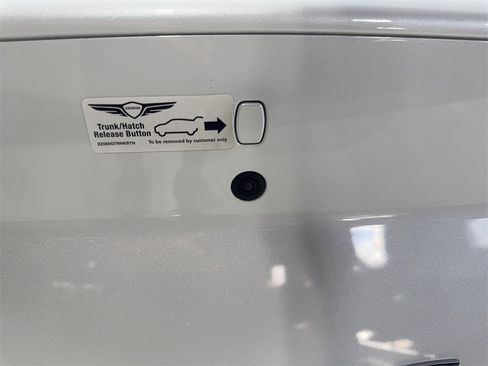 Used 2025 Genesis G70 2.5T image 24
