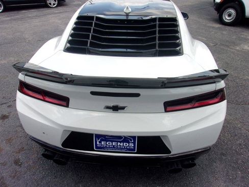 Used 2018 Chevrolet Camaro SS RWD image 7