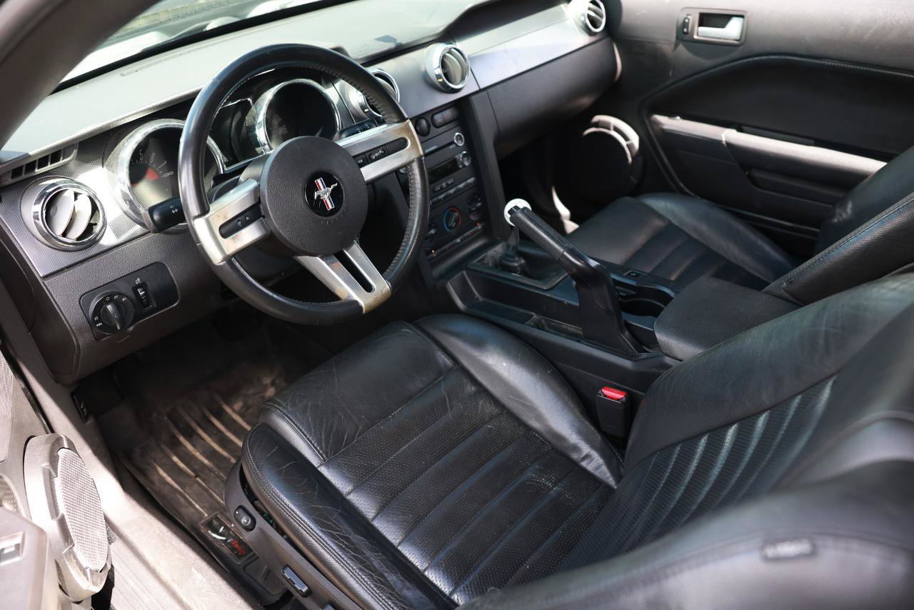 Used 2009 Ford Mustang Convertible RWD image 4