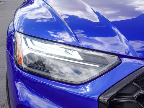 Used 2023 Audi Q5 e Premium Plus w/ Premium Plus Package image 4