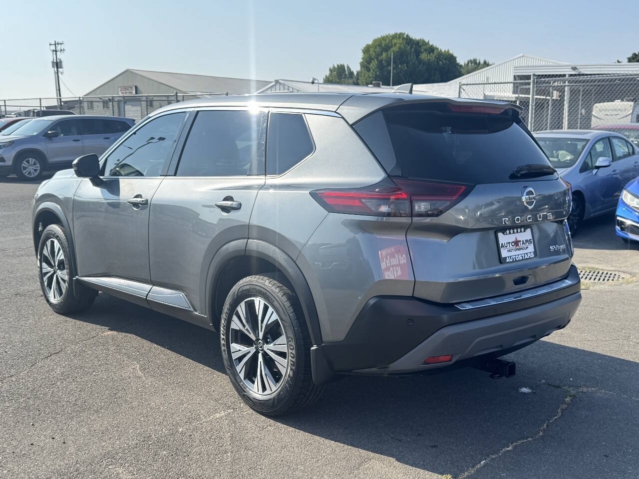 Used 2021 Nissan Rogue SV AWD/4WD image 3