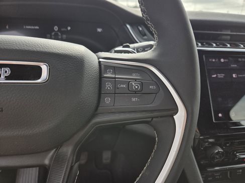 New 2025 Jeep Grand Cherokee L Altitude image 21