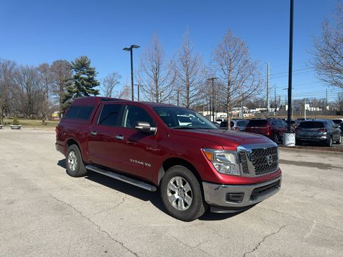 Used 2018 Nissan Titan SV image 6