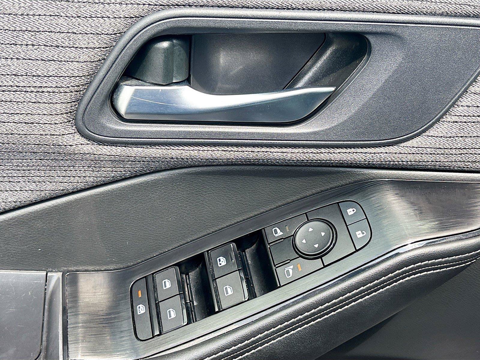Used 2023 Nissan Rogue SV FWD image 17