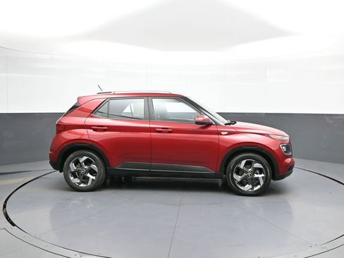 Certified 2023 Hyundai Venue SEL FWD image 5