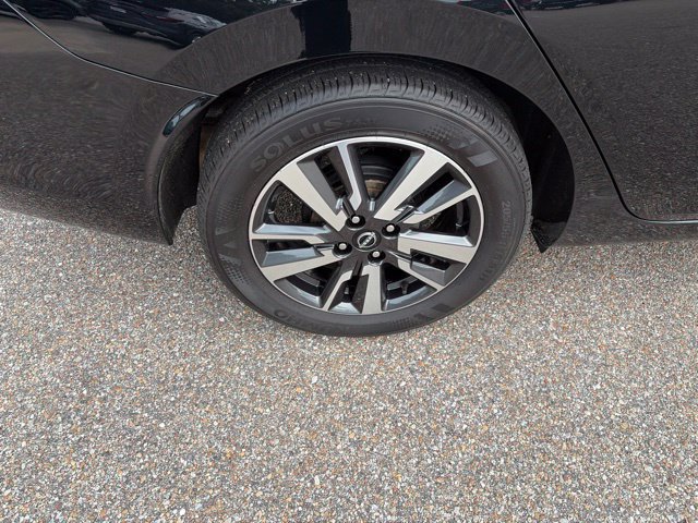 Used 2025 Nissan Versa SV FWD image 9