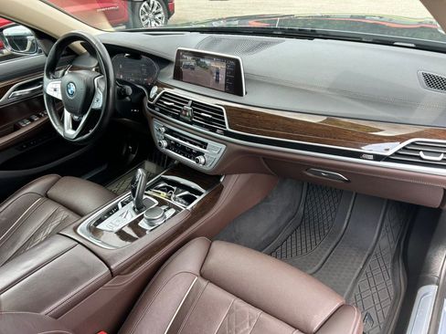 Used 2020 BMW 750i xDrive AWD/4WD image 25