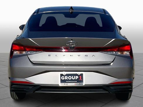 Used 2022 Hyundai Elantra SEL FWD image 6