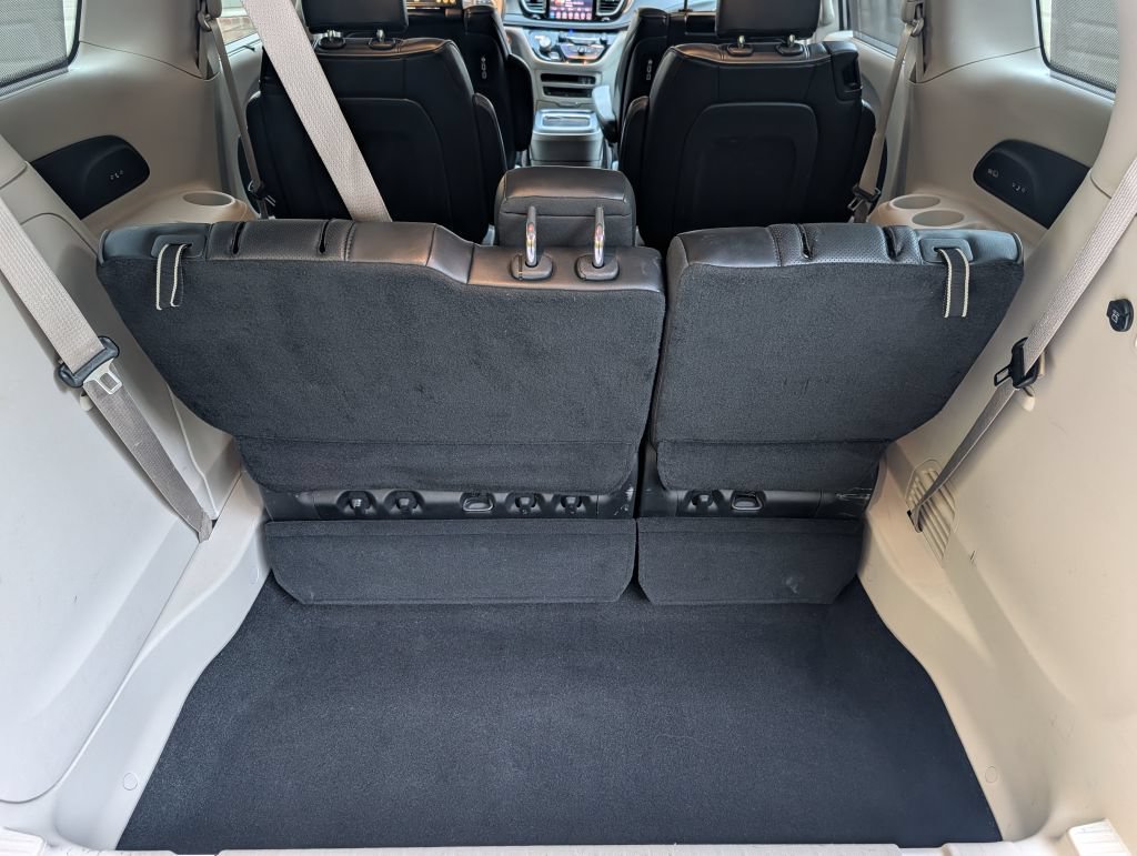 Used 2018 Chrysler Pacifica Limited FWD image 22