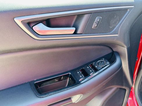 Used 2018 Ford Edge SEL w/ Equipment Group 201A FWD image 9