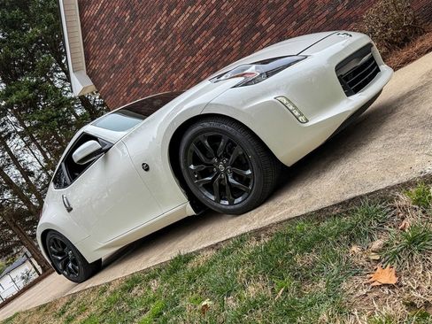 Used 2020 Nissan 370Z Coupe image 28