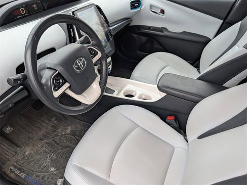 Used 2017 Toyota Prius Prime Premium image 11