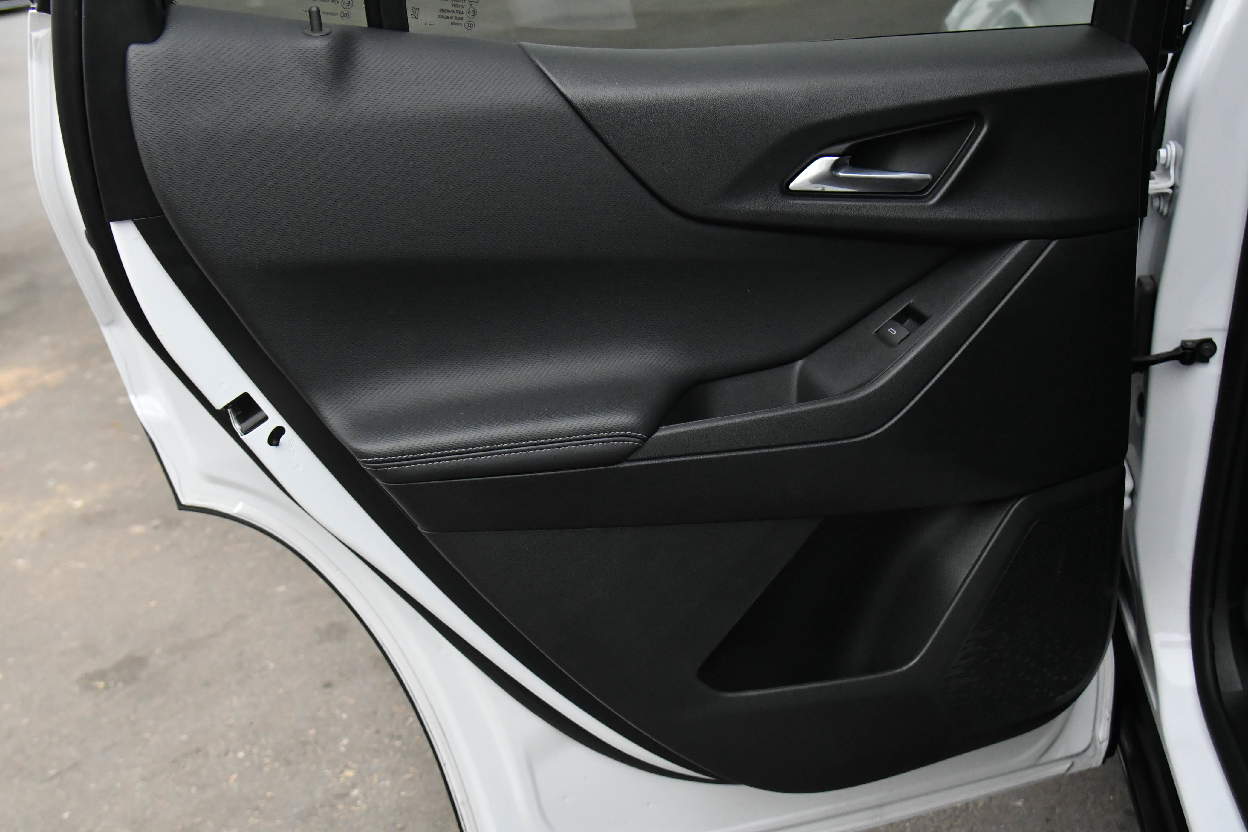 Used 2025 Chevrolet Equinox LT FWD image 35