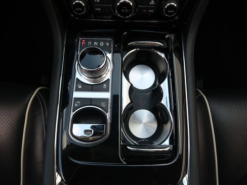 Used 2016 Jaguar XJ Supercharged image 25