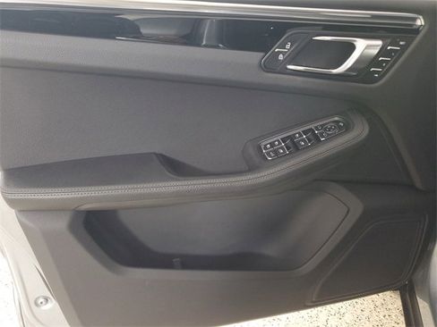 Used 2024 Porsche Macan image 17