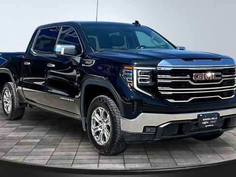 Used 2025 GMC Sierra 1500 SLT AWD/4WD image 4