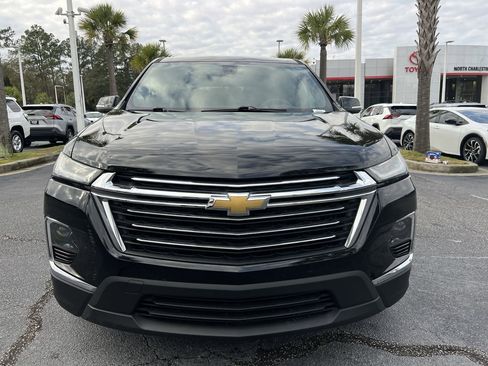 Used 2023 Chevrolet Traverse LT image 3