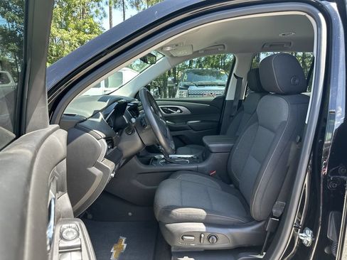 Used 2018 Chevrolet Traverse LT FWD image 2